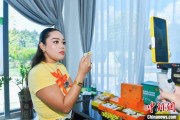 鄂州泰国主播品三亚榴莲：“尝到了家乡味”